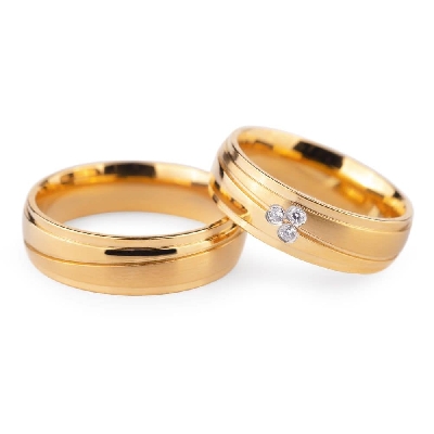 Золотые обручальные кольца с бриллиантами "VKA 132"