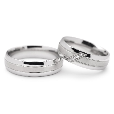 Золотые обручальные кольца с бриллиантами "VMA 104"