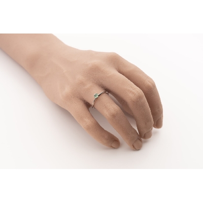 Помолвочное кольцо с драгоценными камнями "Изумруд 26"