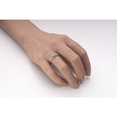 Помолвочное кольцо с драгоценными камнями "Изумруд 55"