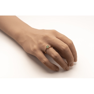 Помолвочное кольцо с драгоценными камнями "Изумруд 57"
