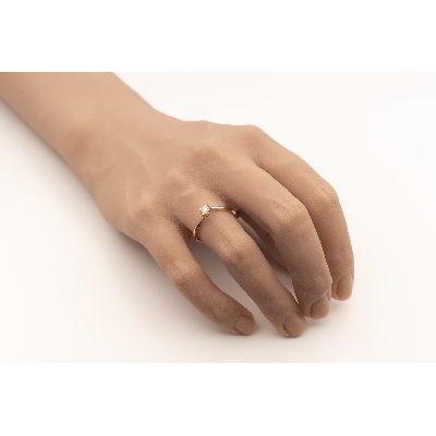 Помолвочное кольцо с Бриллиантом "В объятиях любви 150"