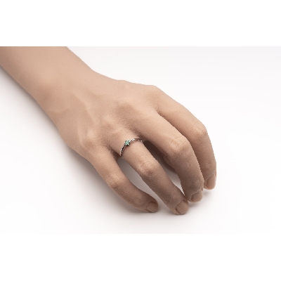 Помолвочное кольцо с драгоценными камнями "Изумруд 67"