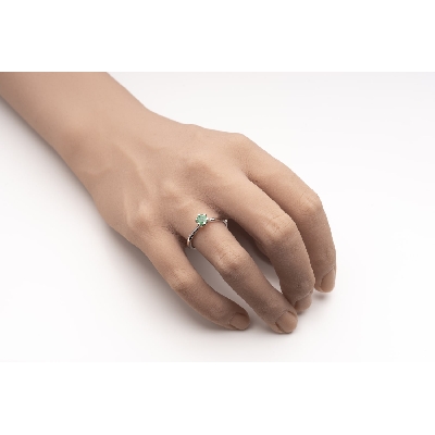 Помолвочное кольцо с драгоценными камнями "Изумруд 68"