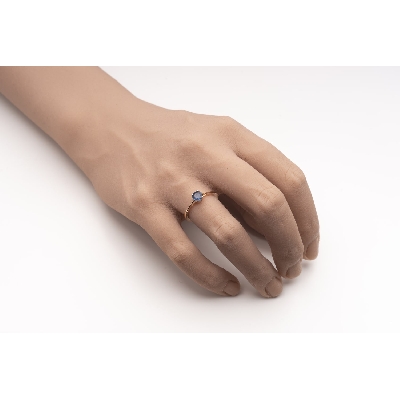 Помолвочное кольцо с драгоценными камнями "Сапфир 63"
